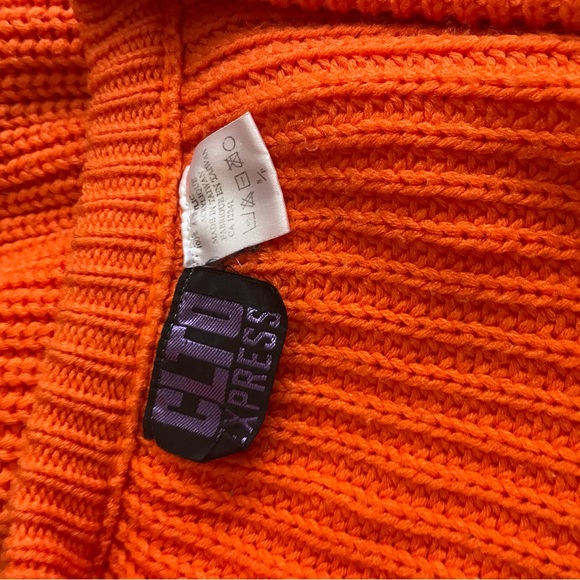 Vintage CLTO Express Deep-V Knit - Picture 2 of 4